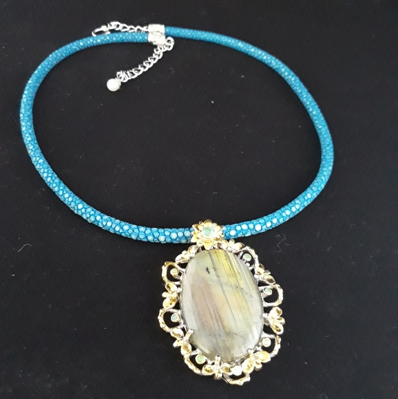 NEW! Handcrafted Labradorite and Stingray Necklace - Picture 12 of 15